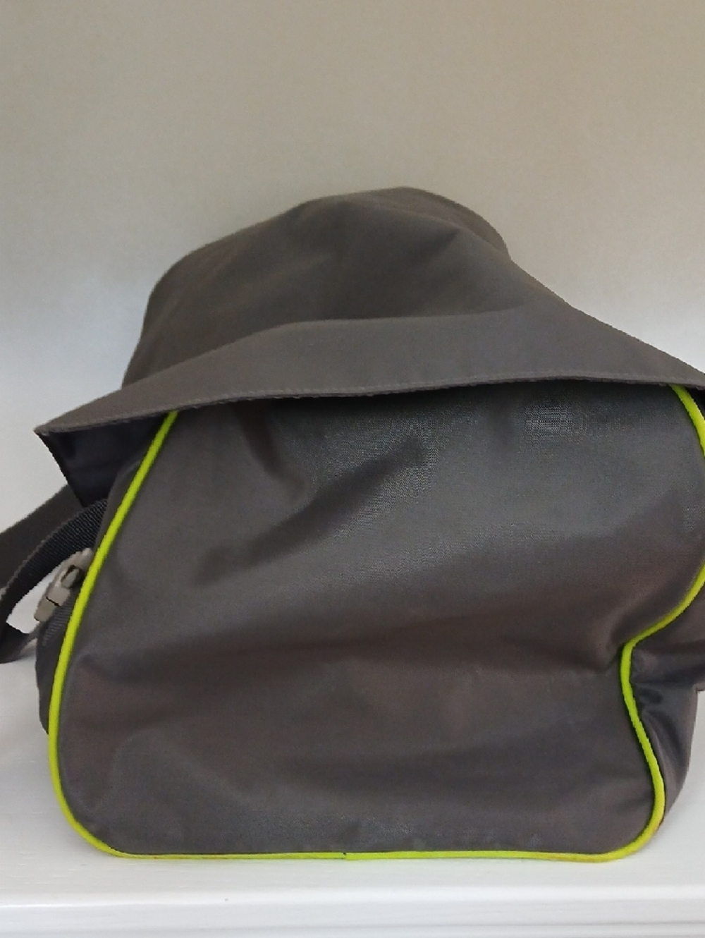 Kenneth Cole Reaction Black Duffel Bag - Picture 4 of 8